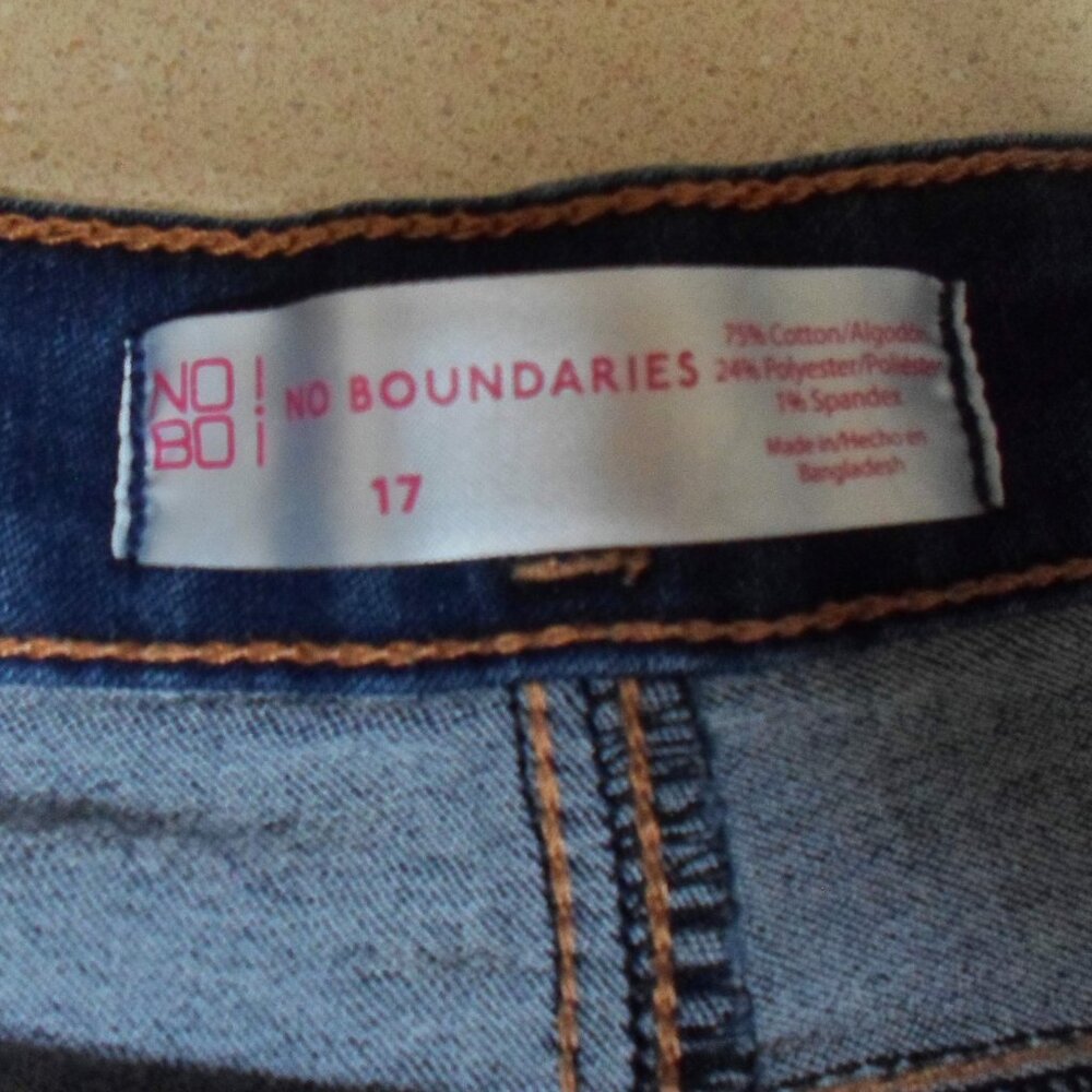 Shorts - Picture 2 of 3